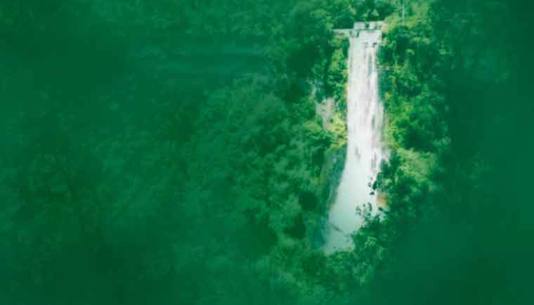 foto de cachoeira no fundo